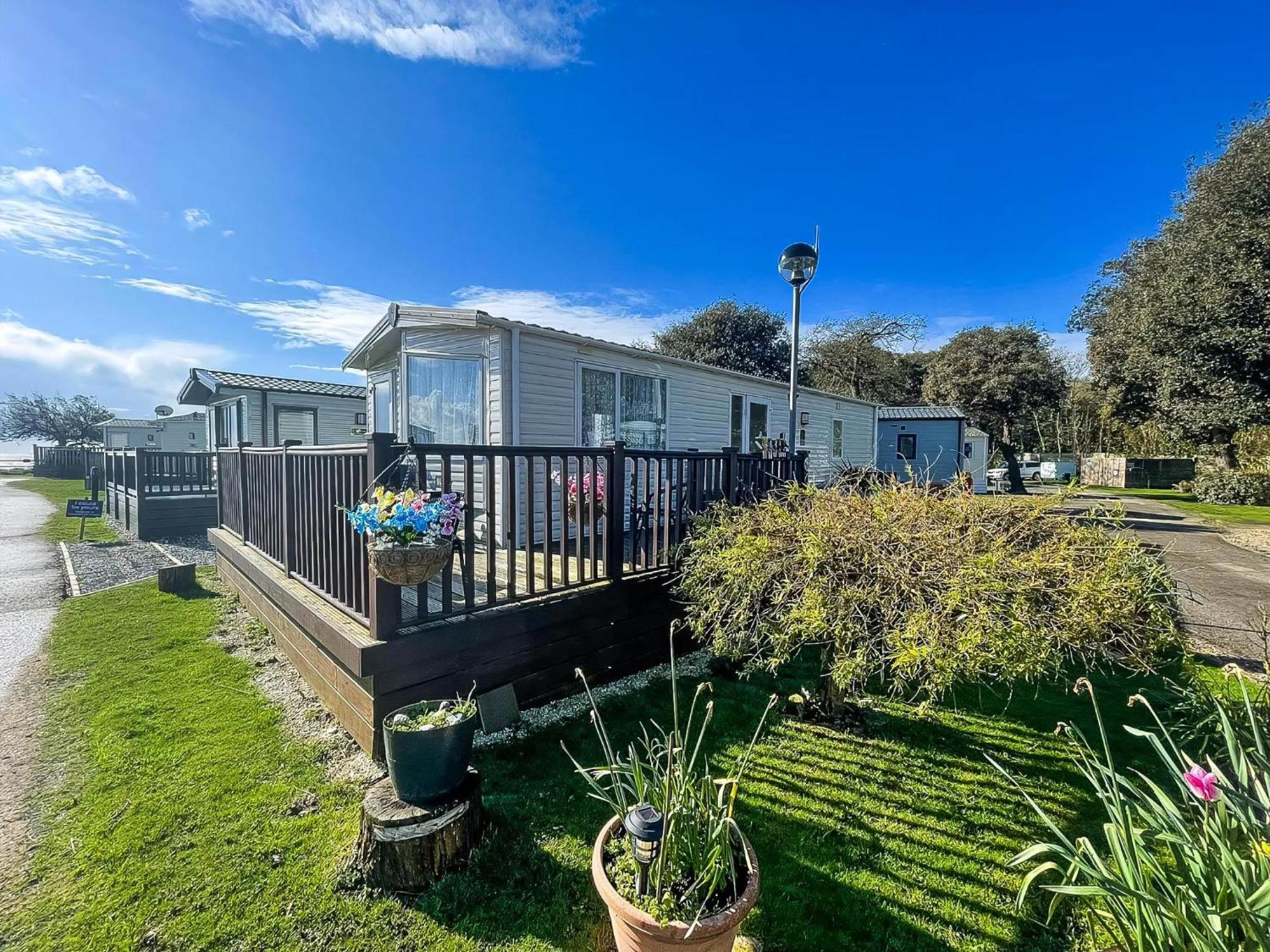 Brilliant Caravan With A Partial Sea View In Suffolk Ref 32026Az ローストフト エクステリア 写真